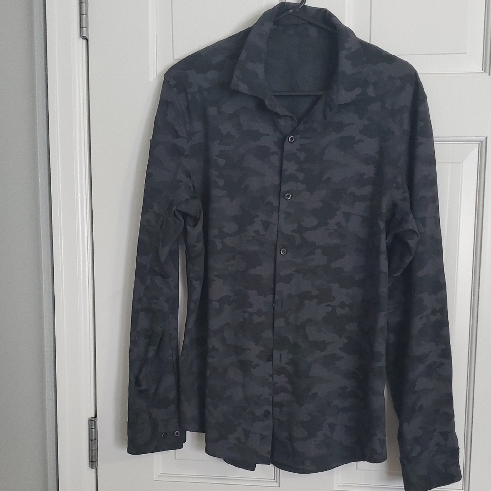 Lululemon Down To The Wore Camo Button-Up Shirt Mens S